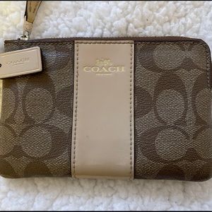 ✨SOLD✨ Coach Wristlet